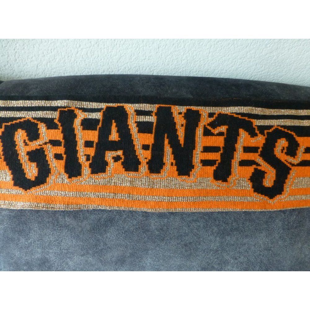 San Francisco Giants Metallic Gold Scarf - Picture 6 of 10